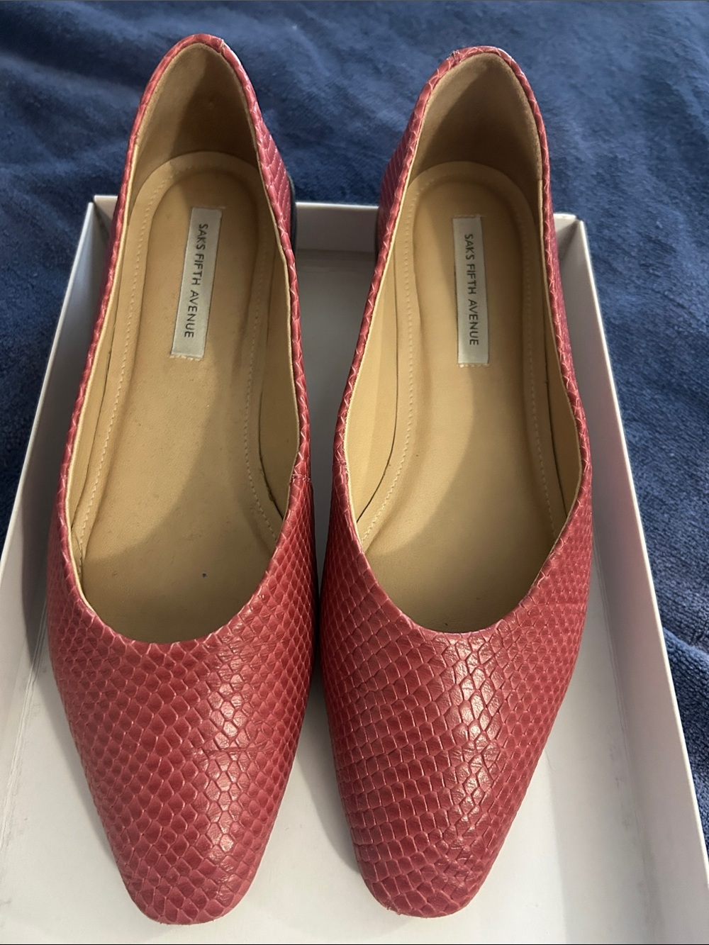 Saks Fifth Avenue Coral-Red Textured Pointed Ballet Flats size 7.5